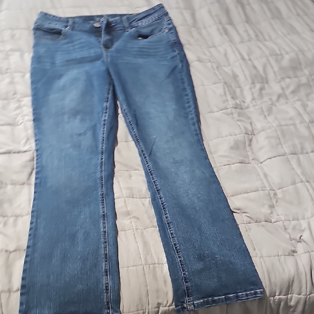 Stylish Blue Flare Jeans with Wide Leg Design